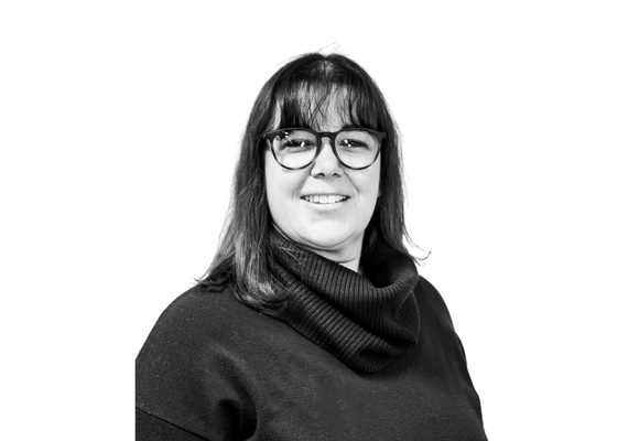 sarah jones headshot